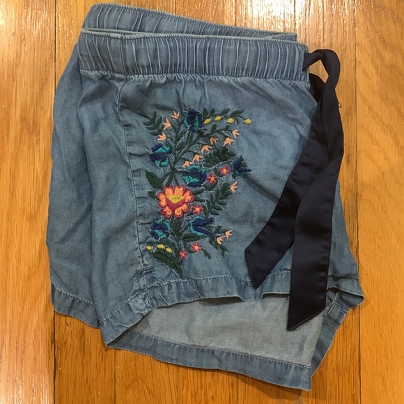 Old Navy Blue Embroidered Shorts, Size M - Picture 3 of 5